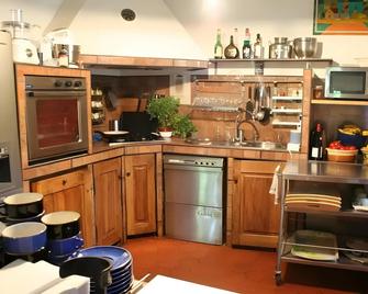 Les H&H Du Paradou - Moustiers-Sainte-Marie - Kitchen