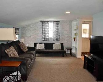 Cozy 2nd story Flat near downtown - Adrian - Wohnzimmer