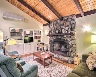 4 Mi to Ski Slopes Family-Friendly Bartlett Home! - Bartlett - Sala de estar
