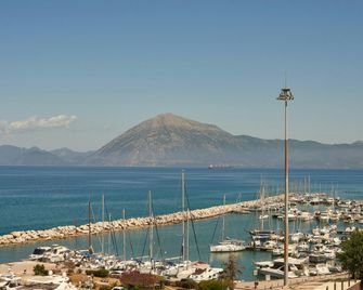 Moxy Patra Marina - Πάτρα - Θέα στην ύπαιθρο
