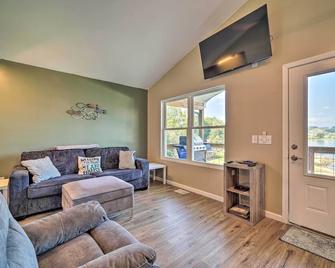 Bean Station Cottage Unobstructed Lake Views - Bean Station - Living room