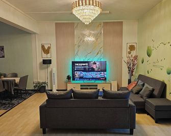 Arlyn's Homestay - Sandakan - Living room