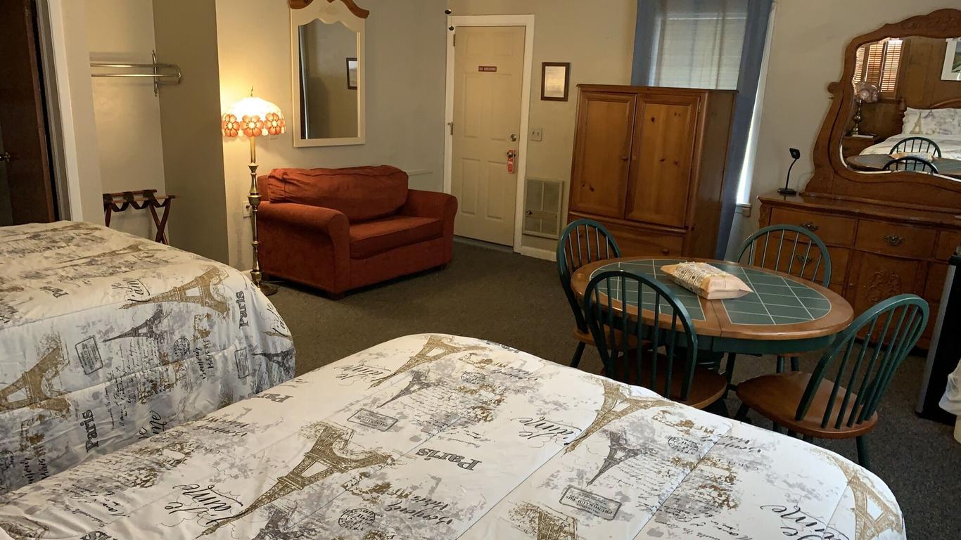 Phillips Historic Motel & Cottages