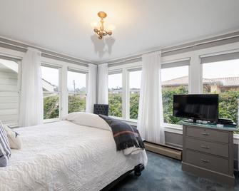 Nantucket Whale Inn - Half Moon Bay - Bedroom