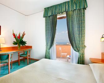 Hotel Villa Maria - Sorrento - Bedroom
