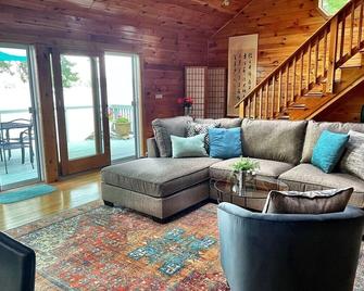 Lakefront Sunrise Cottage on Galway Lake - Broadalbin - Salon