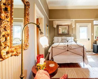 The Guest Room adj. suites: Two suites with queen beds 2 sofas and pullout sofa. - Abbeville