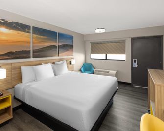 Days Inn by Wyndham Kansas City Northeast - Kansas City - Bedroom