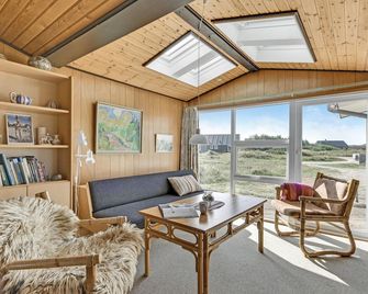Gorgeous home in Ringkøbing with WiFi - Søndervig - Living room