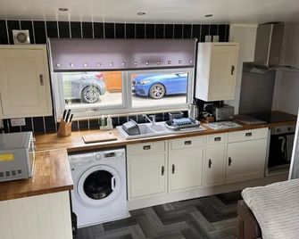 D5 Rickardos Holiday Lets - Mablethorpe - Kitchen