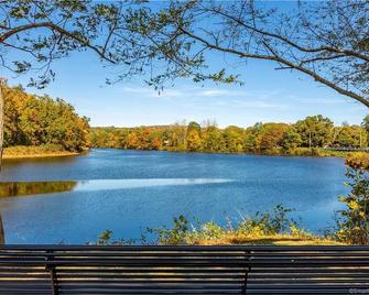 Gorgeous River Views! On Rails to Trails and just steps to quaint Collinsville - Canton - Outdoors view