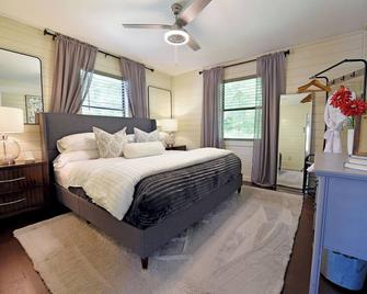 Creekside Cottages Luxury King/The Nook - Blairsville - Schlafzimmer