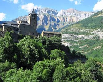 Holiday Cottage in Torla-Ordesa, Spanish Pyrenees, Ordesa National Park - Torla - Building
