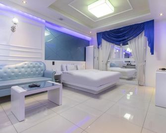 Dom Hotel - Gwangju - Building