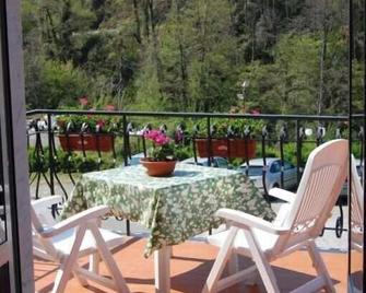 Green Quiet Affittacamere - Pignone - Balcon