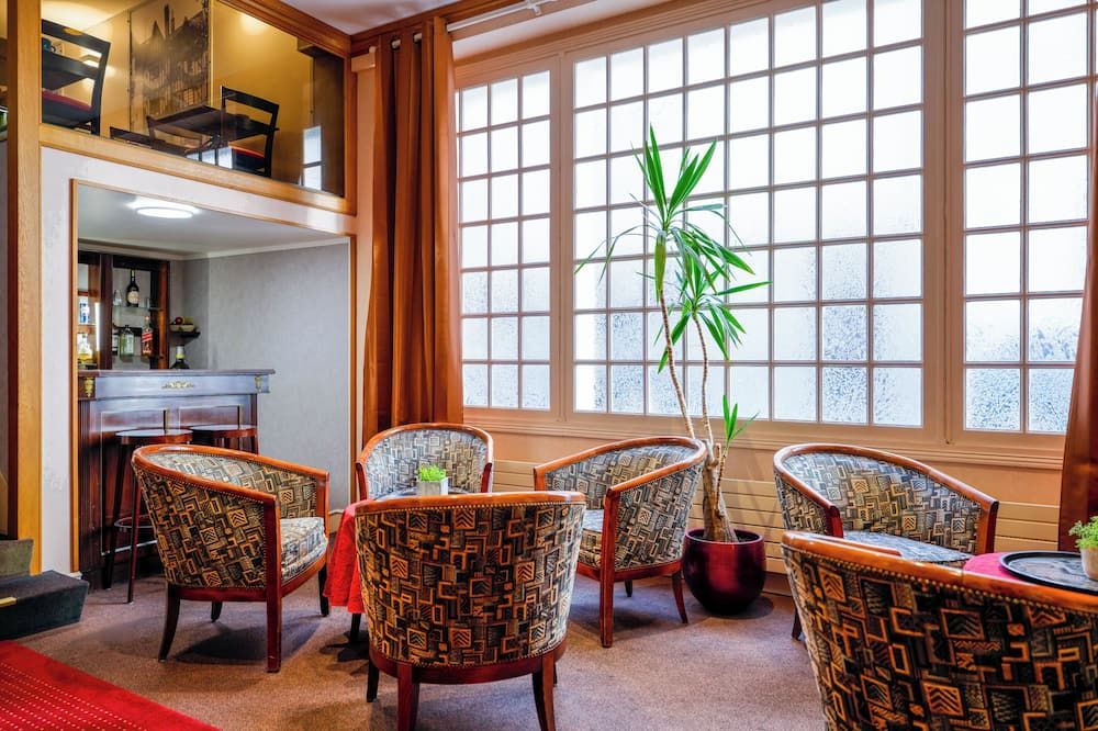 Logis Hôtel Des Châteaux De La Loire - טור - טרקלין
