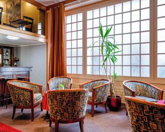 Logis Hôtel Des Châteaux De La Loire - טור - טרקלין