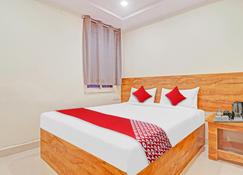 OYO Flagship 806484 Raga Stays - Hyderabad - Bedroom