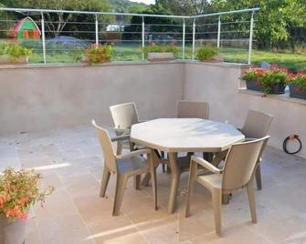 Gîte authentique avec terrasse, jardin, proche thermes et nature - FR-1-589-212 - Bourbonne-les-bains - Terasa