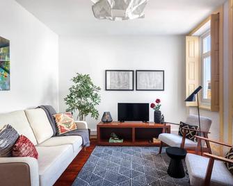 São Miguel Apartments - Porto - Wohnzimmer