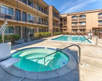Hotel Hidden Valley - Escondido - Pool