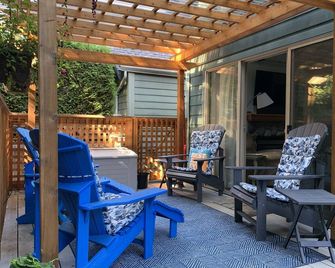 Impeccable Summer Retreat! - Parksville - Patio