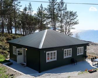 Nesjevik by Interhome - Leirvik - Edificio