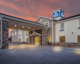 Cobblestone Inn & Suites-Fremont - Fremont - Edificio