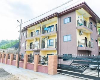 Cozy, Clean and Accessible 2 Bedroom Apartments. - Limbe