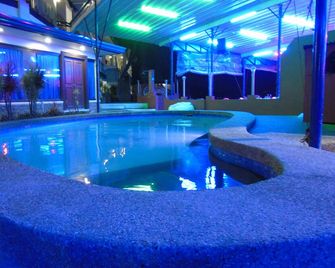 Blue Rock Resort And Dive Centre - Olongapo - Piscine