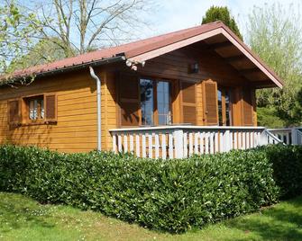 Gite with Jacuzzi and indoor pool, in quiet hamlet. - Charny-Orée-de-Puisaye - Vista del exterior