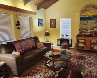 Lajitas House - River and Mountain Views - Lajitas - Living room