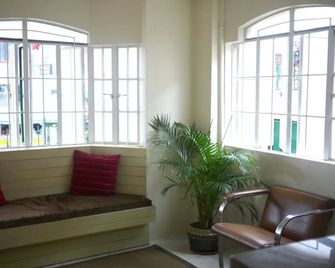 1 River Central Hostel - Makati