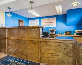 Pueblo Inn - Pueblo - Front desk