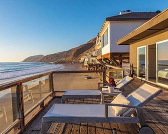 Malibu Beach House Right on the Sand - Malibu - Balcony