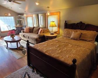 Sanctuary Studio & Fenced Yard & Outdoor Living Area - Lafayette - Bedroom