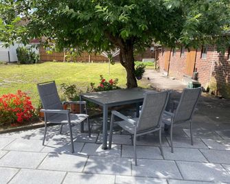 Schöne Ferienwohnung nähe Stadtmitte von Wilhelmshaven - Wilhelmshaven - Patio