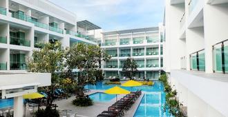 The Old Phuket - Karon Beach Resort - Karon - Piscina