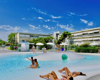 Isaresidence Holiday Resort - Ca Lino - Piscina