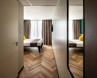 New Century Hotel Amsterdam - Lijnden - Bedroom