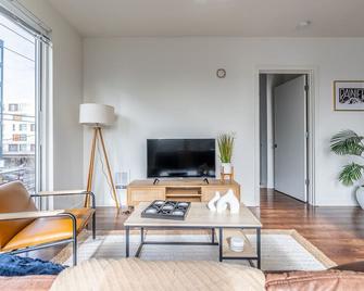 Close Downtown Modern Apartment - Pet Friendly, WiFi, Rooftop views - Seattle - Soggiorno