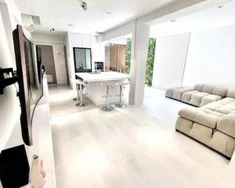 The Quintessence Suite - Singapore - Olohuone
