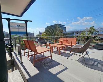 Beverly Hills: Hotel and Business - Antiguo Cuscatlán - Balcón