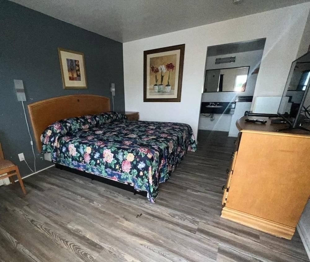 Nights Inn - Richfield - Bedroom