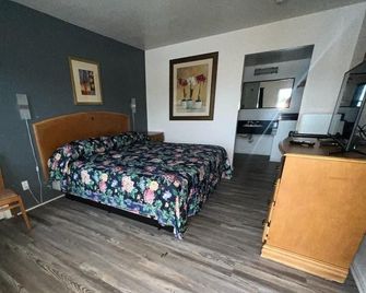 Nights Inn - Richfield - Bedroom