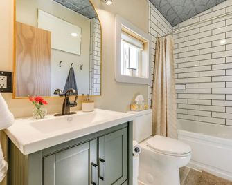 Cozy Dillon Retreat: Fireplace, Mountain Views! - Dillon