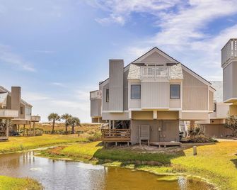Recently updated Villa near BHI Club, South Beach and shops - Bald Head Island - Edificio