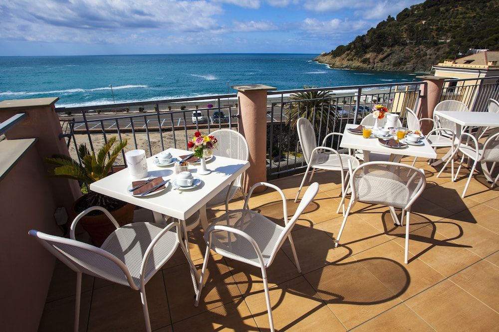 هوتل ديل روز