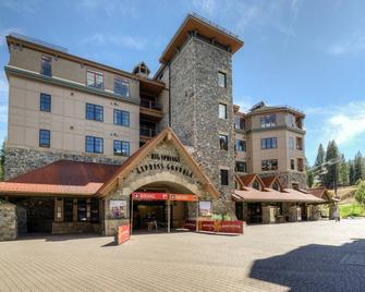 Powder Pines Retreat - Truckee - Building