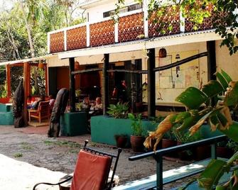 Karen Camp & Hostel - Nairobi - Patio